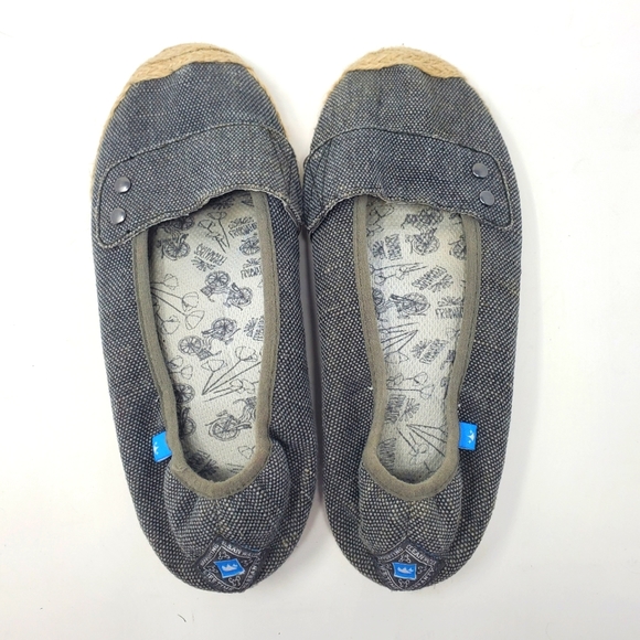 Freewaters Shoes - Freewaters Denim Blue Canvas slip on espadrilles/flats size 8